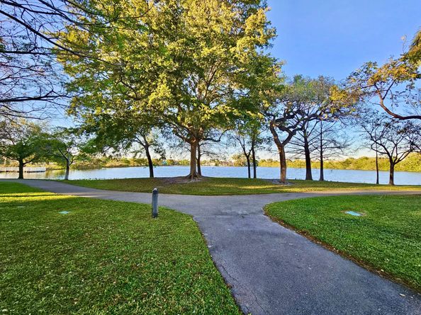 118 NW Royal Park Dr 2E, Oakland Park FL 33309