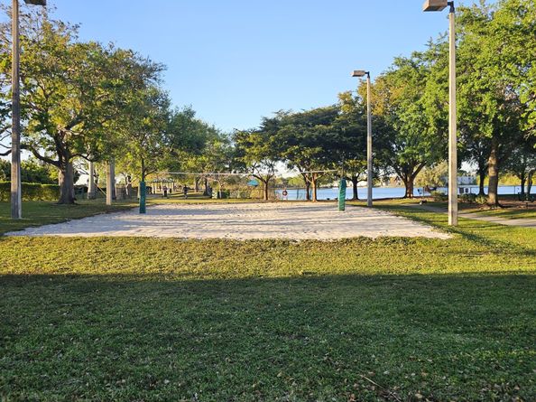 118 NW Royal Park Dr 2E, Oakland Park FL 33309