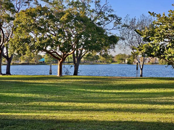 118 NW Royal Park Dr 2E, Oakland Park FL 33309