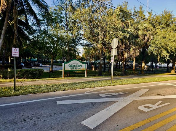 118 NW Royal Park Dr 2E, Oakland Park FL 33309