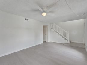 9 Madrid Ln, Davie FL 33324