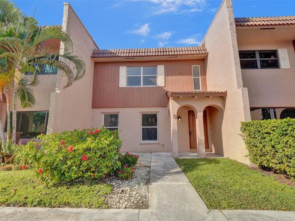 9 Madrid Ln, Davie FL 33324