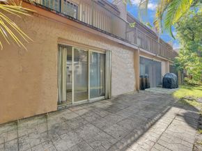 9 Madrid Ln, Davie FL 33324