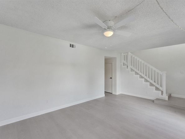 9 Madrid Ln, Davie FL 33324