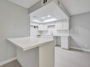 9 Madrid Ln, Davie FL 33324