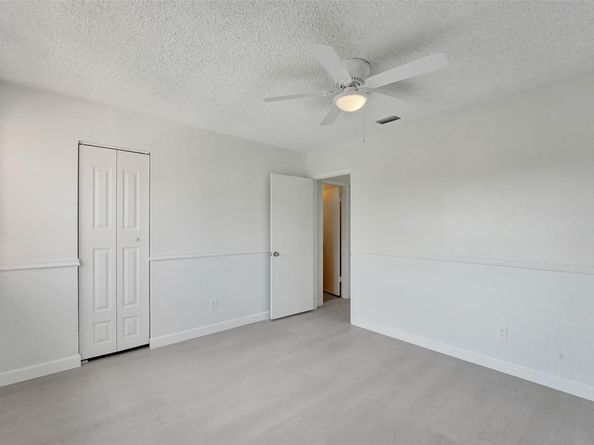 9 Madrid Ln, Davie FL 33324