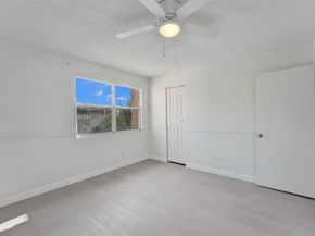 9 Madrid Ln, Davie FL 33324