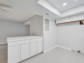 9 Madrid Ln, Davie FL 33324