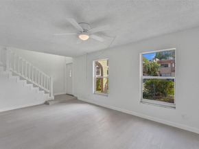 9 Madrid Ln, Davie FL 33324