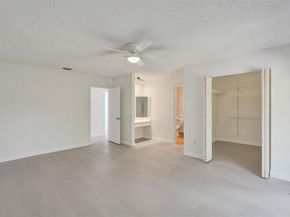 9 Madrid Ln, Davie FL 33324