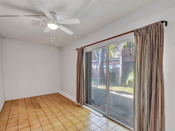 9 Madrid Ln, Davie FL 33324