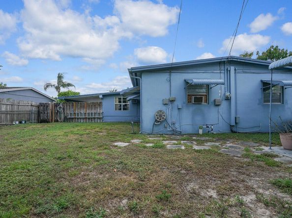 864 Caroline Avenue, West Palm Beach FL 33413