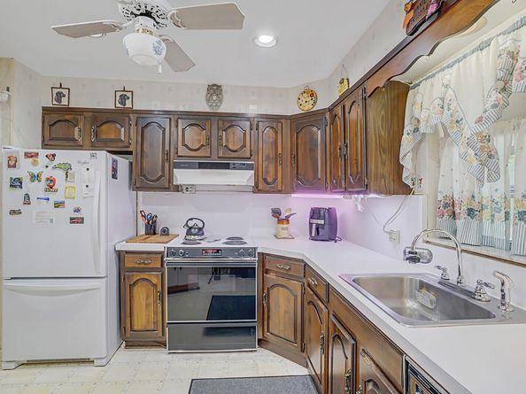 864 Caroline Avenue, West Palm Beach FL 33413