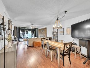 8592 W Sunrise Blvd 206, Plantation FL 33322