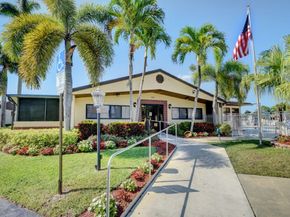 325 Knotty Pine Circle C1, Greenacres FL 33463