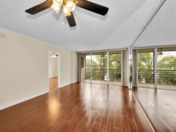 118 Royal Park Dr 4G, Oakland Park FL 33309