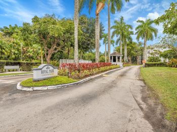118 Royal Park Dr