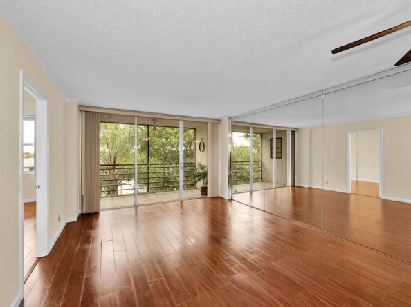 118 Royal Park Dr 4G, Oakland Park FL 33309