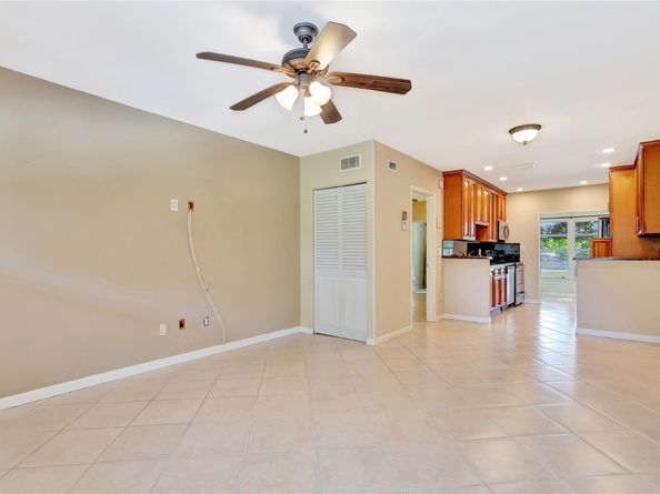 7290 NW 1st St 205, Margate FL 33063