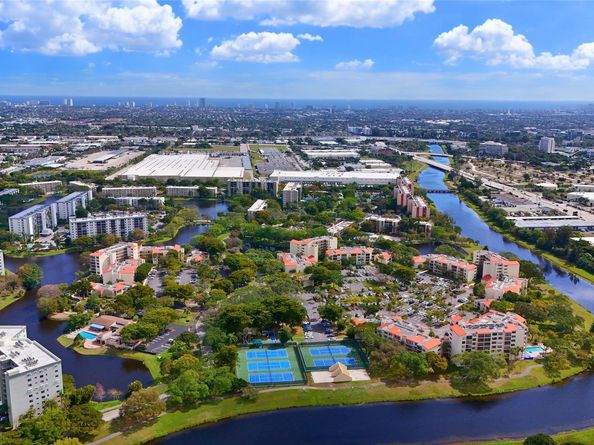 2311 S Cypress Bend Dr 319, Pompano Beach FL 33069