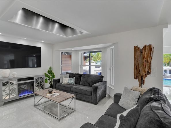 2363 SE 15th St, Pompano Beach FL 33062