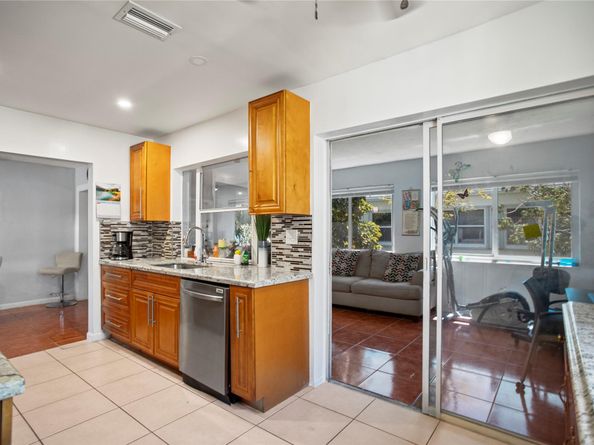 5709 NW 81 Ave, Tamarac FL 33321