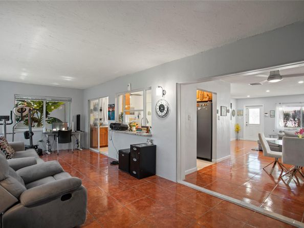 5709 NW 81 Ave, Tamarac FL 33321