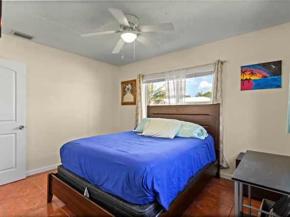 5709 NW 81 Ave, Tamarac FL 33321