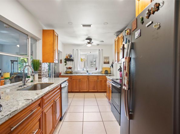 5709 NW 81 Ave, Tamarac FL 33321