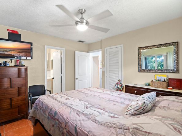 5709 NW 81 Ave, Tamarac FL 33321