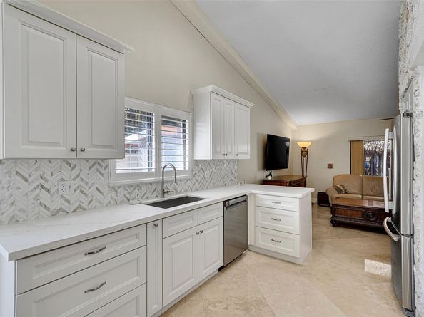 1581 NW 100th Way, Plantation FL 33322