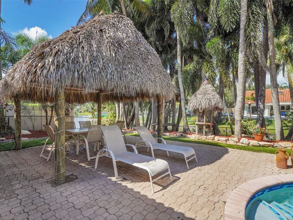 1581 NW 100th Way, Plantation FL 33322
