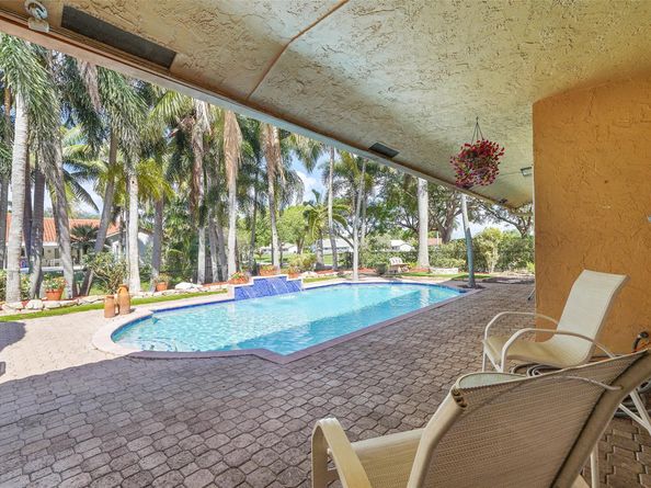 1581 NW 100th Way, Plantation FL 33322