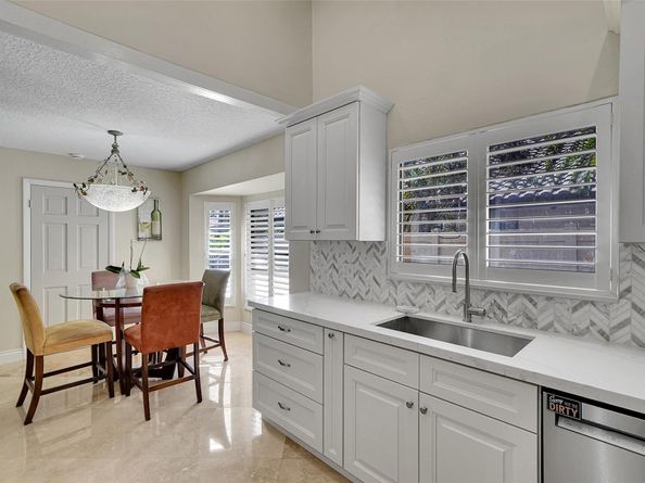 1581 NW 100th Way, Plantation FL 33322