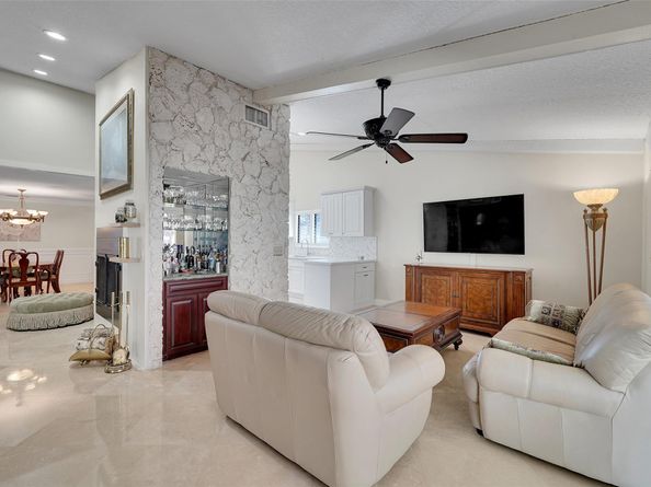 1581 NW 100th Way, Plantation FL 33322