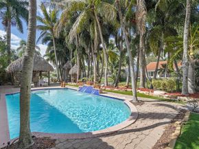 1581 NW 100th Way, Plantation FL 33322