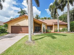 1581 NW 100th Way, Plantation FL 33322
