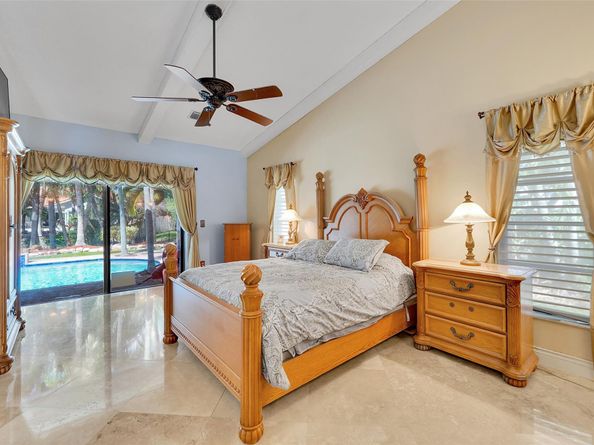 1581 NW 100th Way, Plantation FL 33322