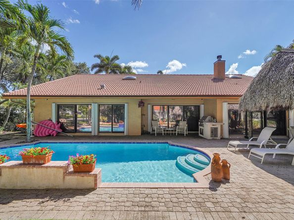 1581 NW 100th Way, Plantation FL 33322