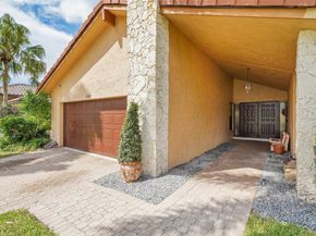1581 NW 100th Way, Plantation FL 33322