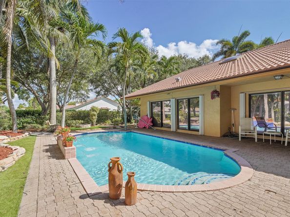 1581 NW 100th Way, Plantation FL 33322