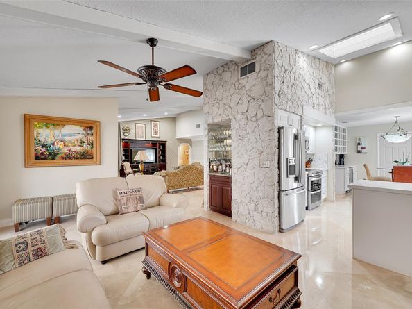 1581 NW 100th Way, Plantation FL 33322