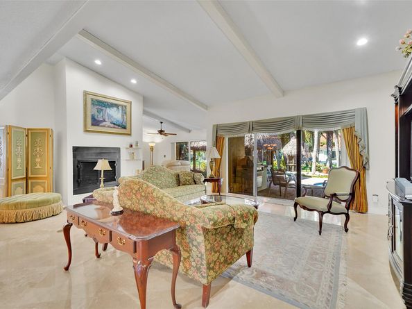 1581 NW 100th Way, Plantation FL 33322