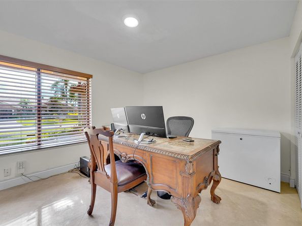 1581 NW 100th Way, Plantation FL 33322