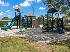 7 Atrium Circle D, Atlantis FL 33462