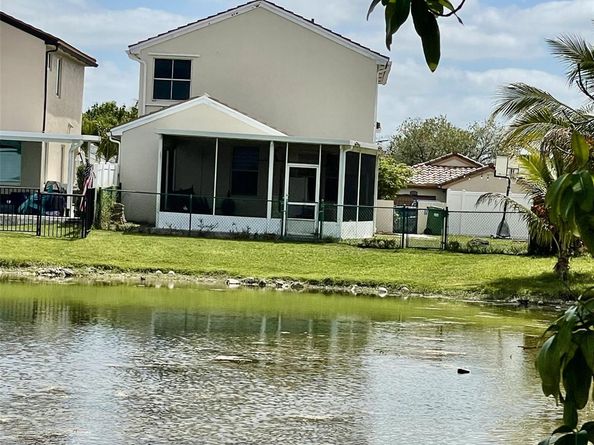 1960 NW 188th Ave, Pembroke Pines FL 33029