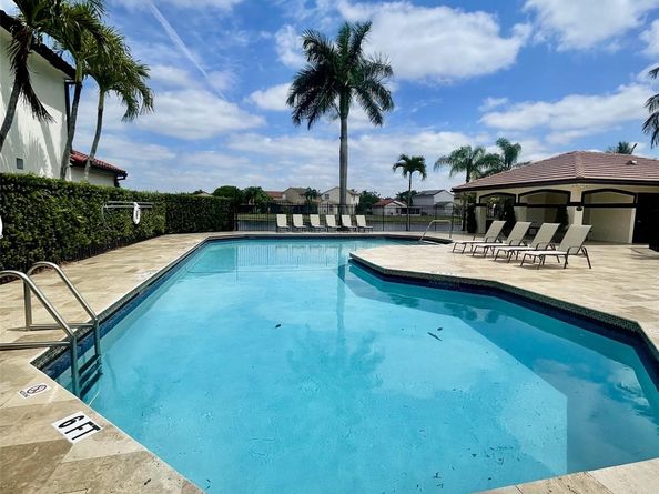 1960 NW 188th Ave, Pembroke Pines FL 33029
