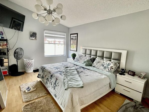 1960 NW 188th Ave, Pembroke Pines FL 33029