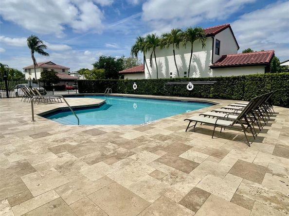 1960 NW 188th Ave, Pembroke Pines FL 33029