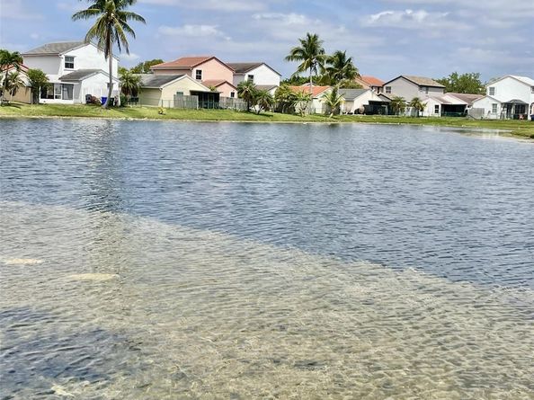 1960 NW 188th Ave, Pembroke Pines FL 33029